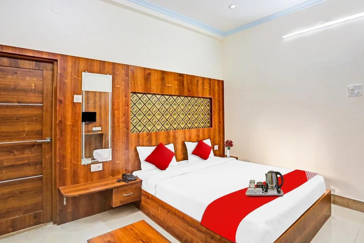 Oyo Flagship 89841 Buddha International Hotel Varanasi 3*,