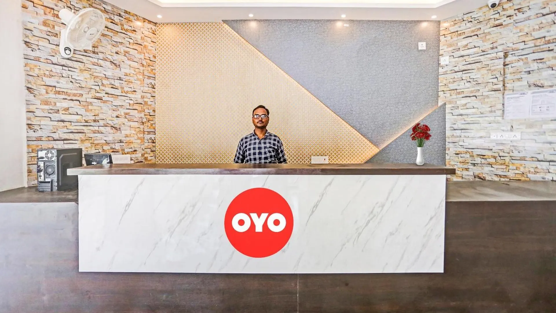 Oyo Flagship 89841 Buddha International Hotel Varanasi 3*,